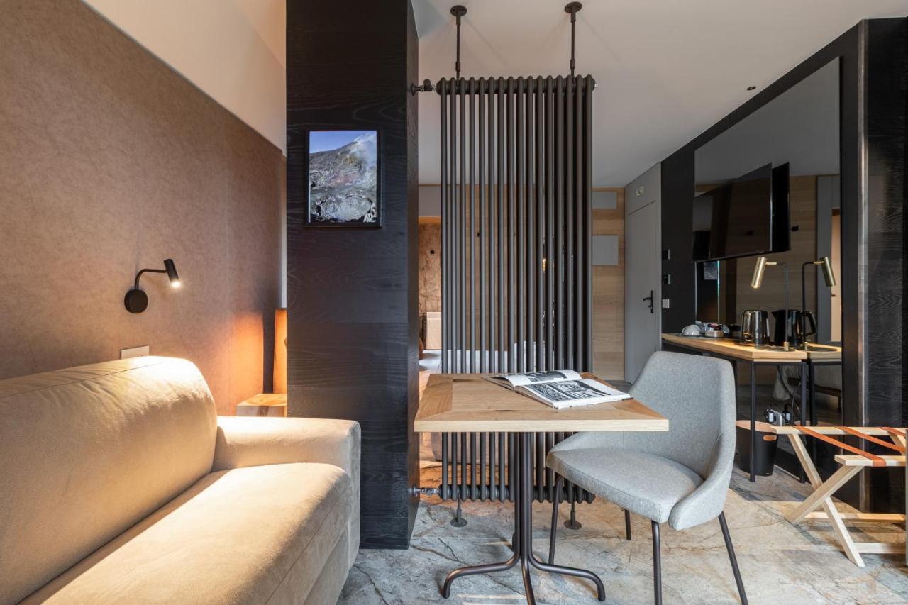 Milia Hotel *